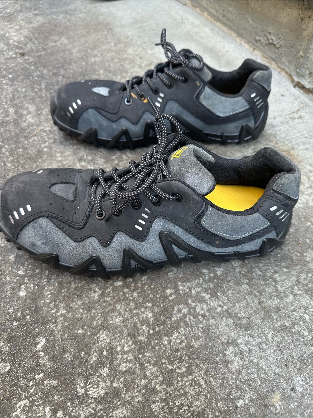 Men's Black and Gray Trail-Ready Sneakers with Yellow Insole
